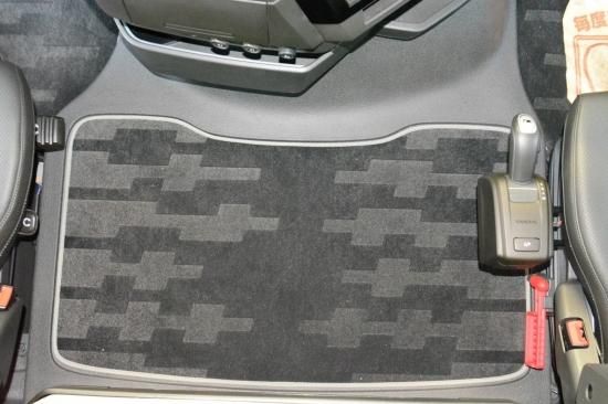 VOLVO純正 テキスタイル製フロアマット（センター）