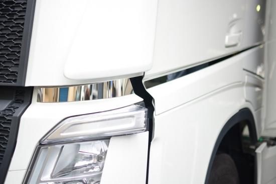 ACITOINOX キャビン横側用ステンレスプレート（VOLVO）