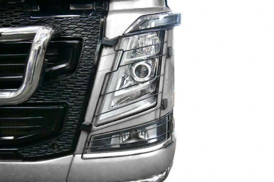 VOLVO純正 ヘッドライト・プロテクター（FH4）