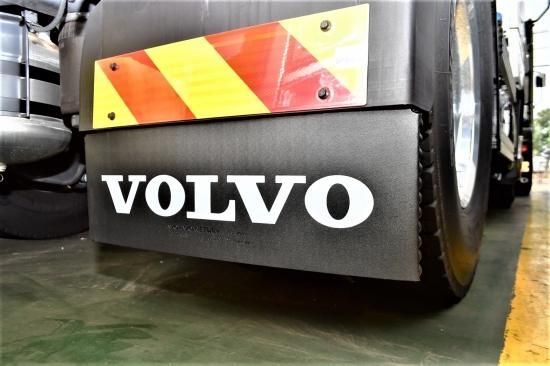 VOLVO純正 マッドガード