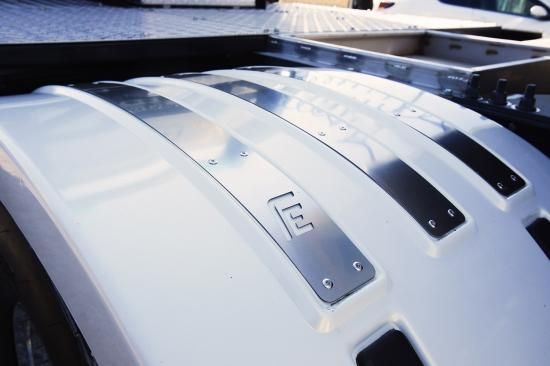 FEオリジナル フェンダーデコレーションプレート（VOLVO FH）